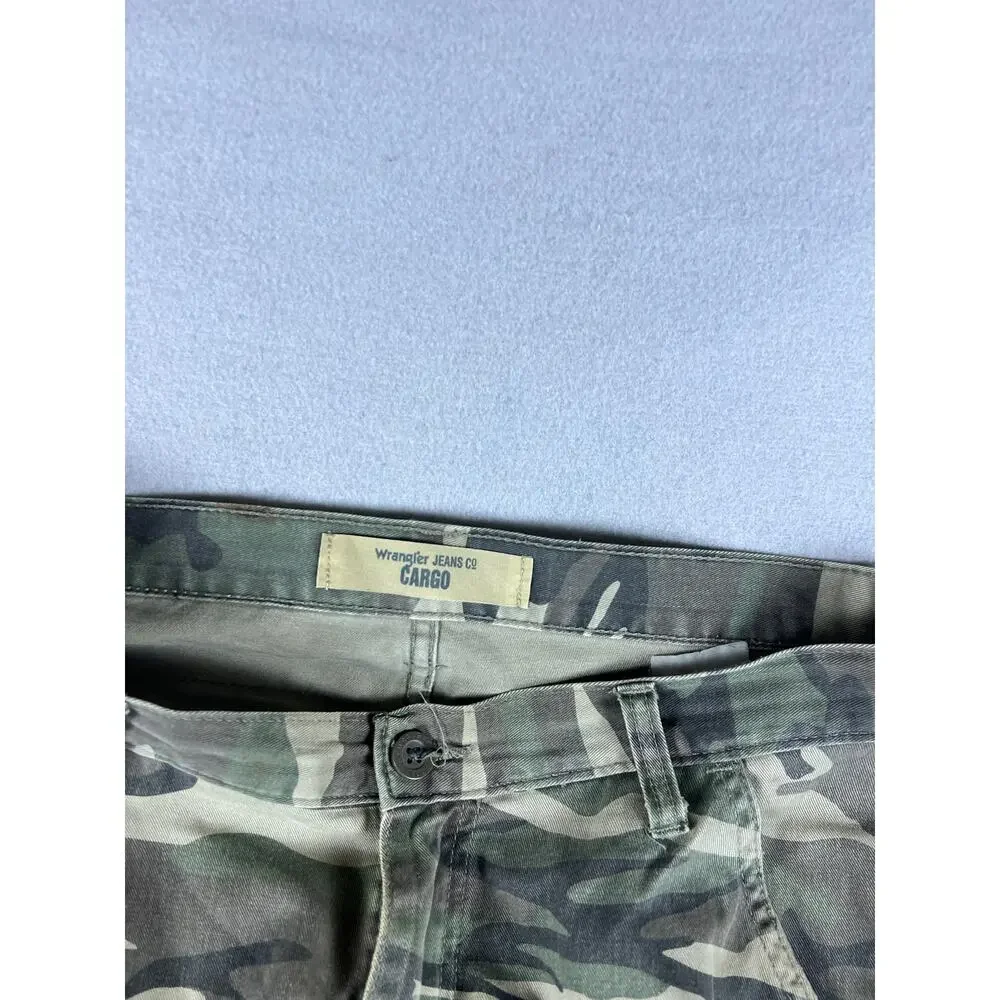 Wrangler Cargo Pants Mens 35x30 Green Camo Relaxed Fit Utility Workwear Outdoor